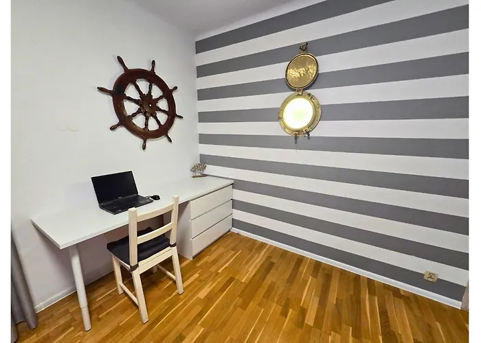 Aquarius - Latarnik * גדינייה